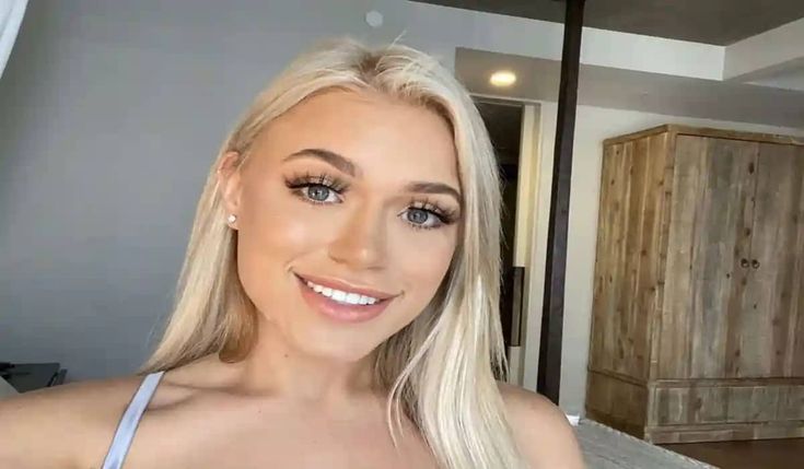 Elle Brooke